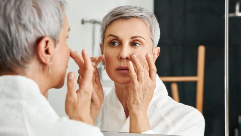 چگونه با مصرف کرم ها پوستی جوانتر داشته باشیم؟